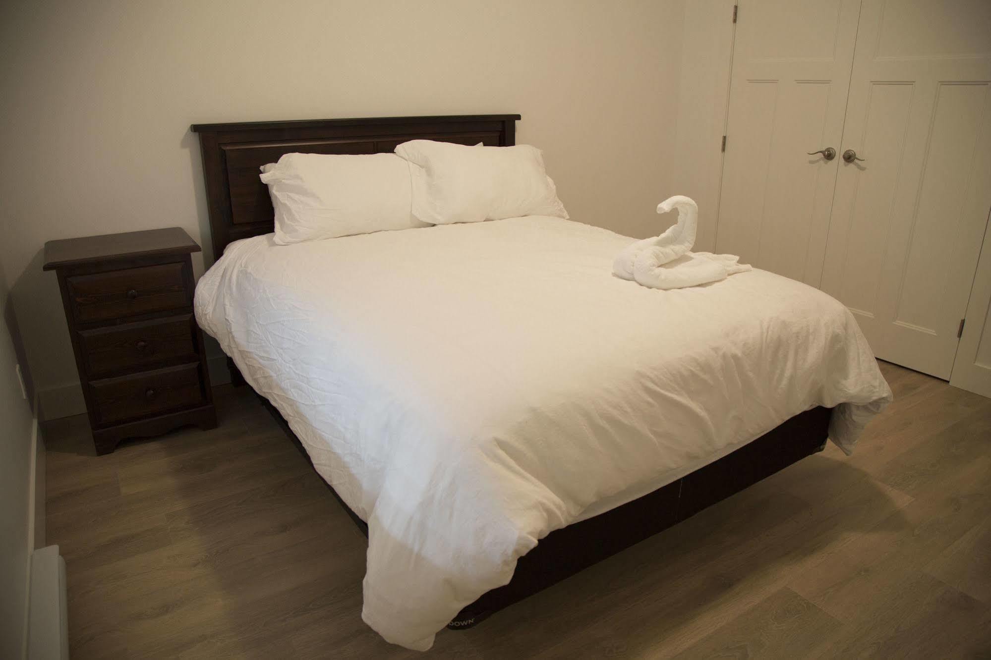 Pacific Point Market And Suites Пауъл Ривър Екстериор снимка